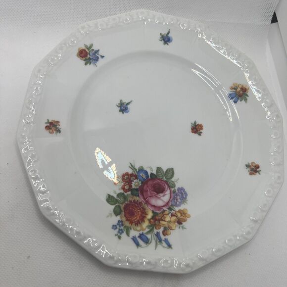 2 Rosenthal China Maria 12 Sided FLOWERS Salad / Luncheon Plates 7.75” EXCELLENT - Picture 3 of 5